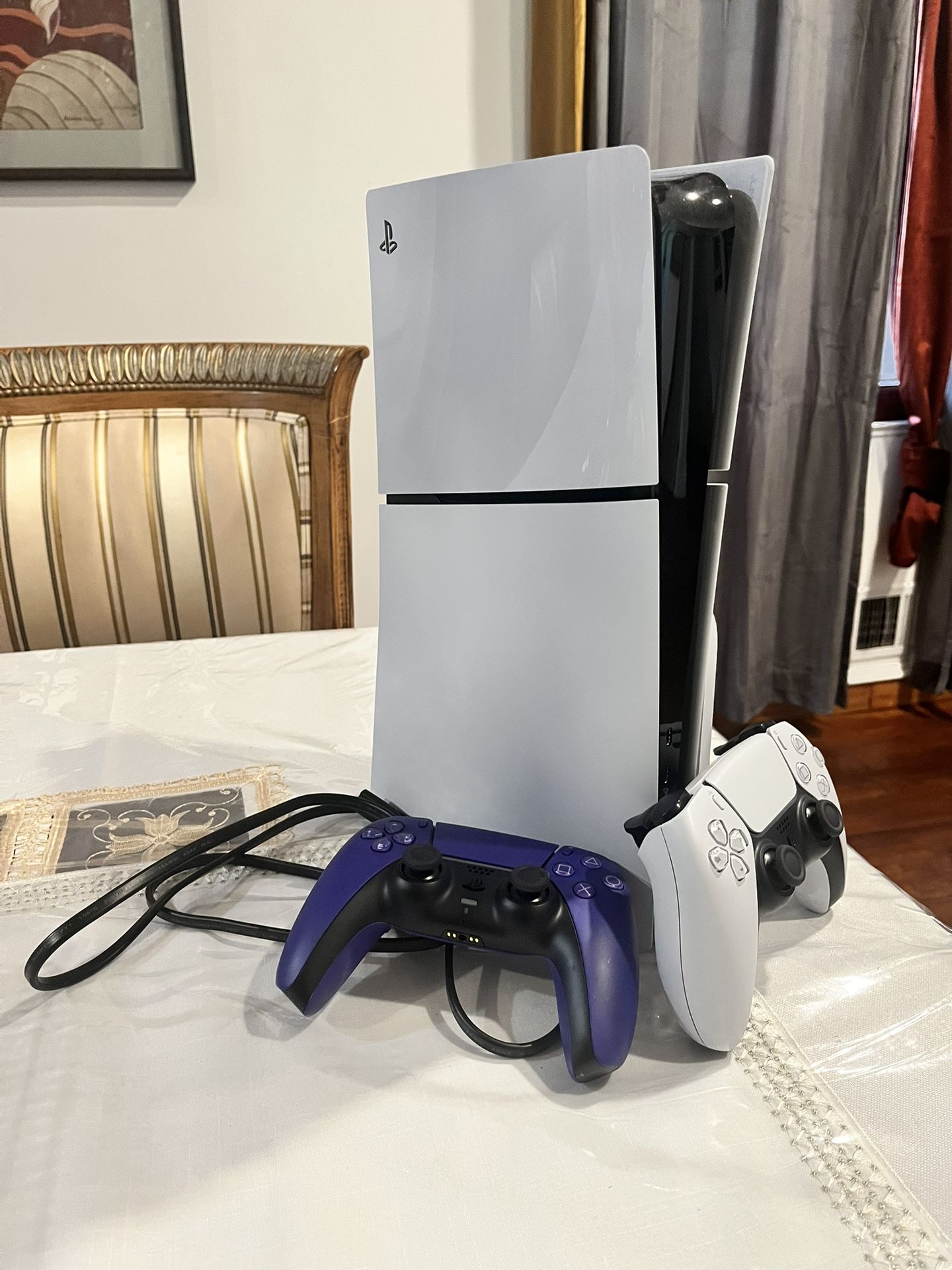 Ps5 Slim + 2 controllers + 6 Games