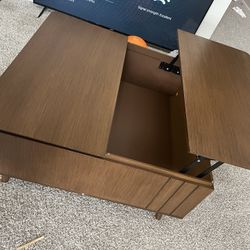 WOODEN COFFEE TABLE 