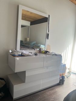 Stacked dresser w/ Mirror (White)