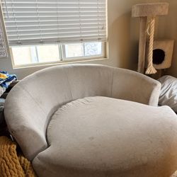 Large round Rotating Chair 