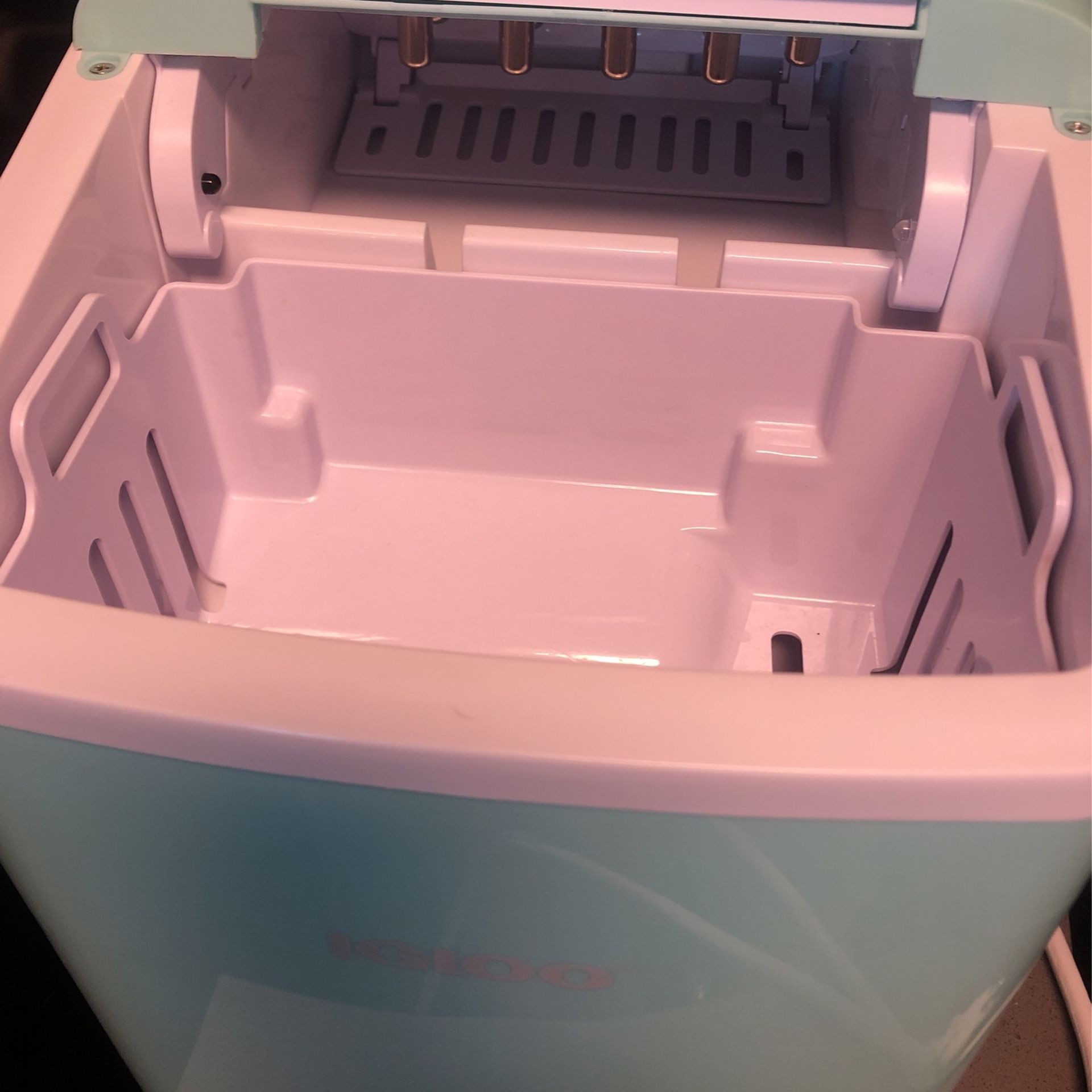 Igloo Ice Maker