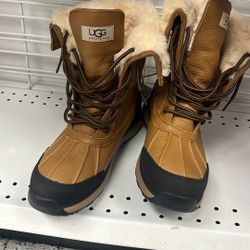 UGG WATERPROOF BOOTS (NEW )