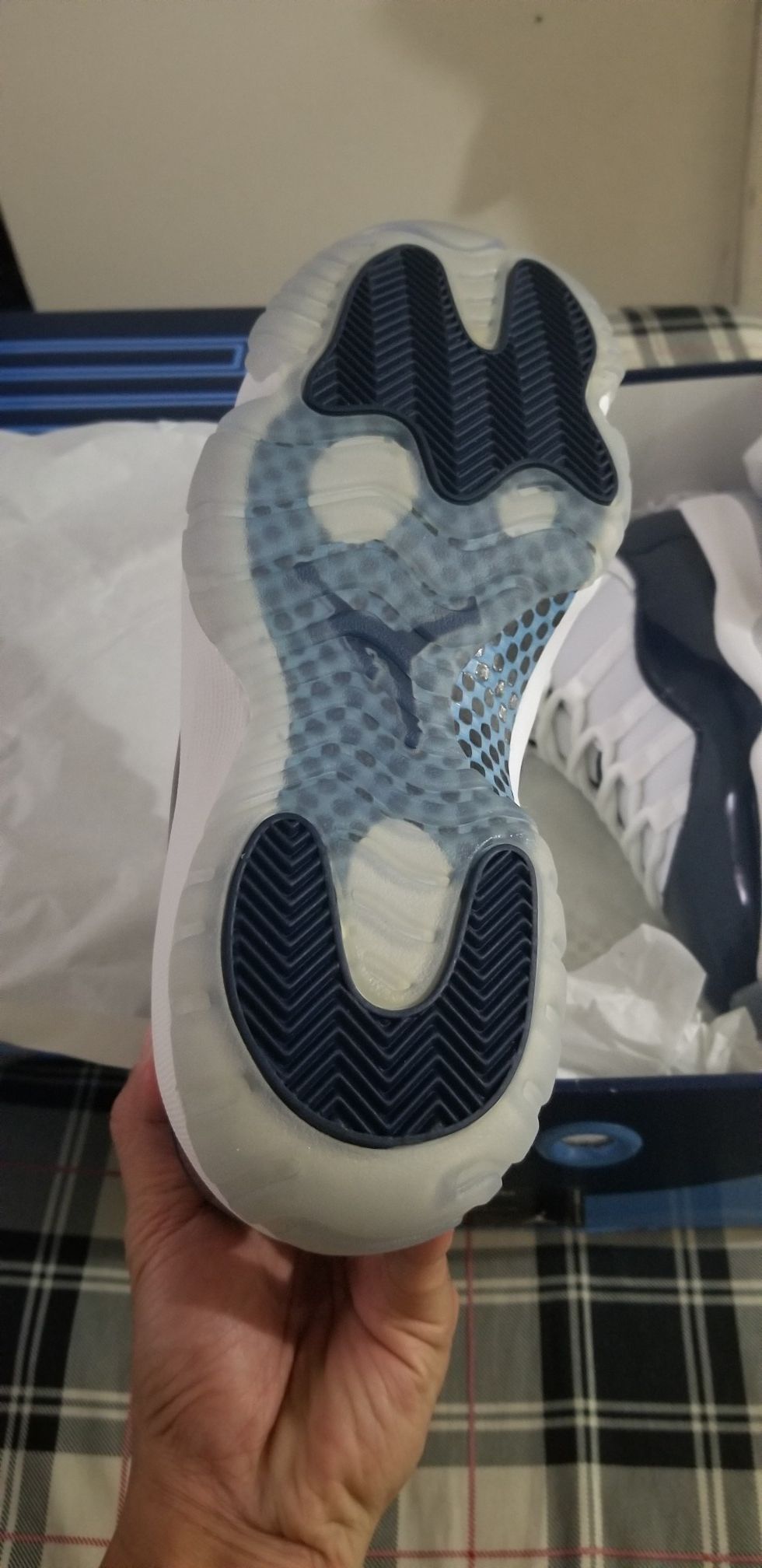 JORDAN 11 RETRO UNC (WIN LIKE 82) SIZE 8.5