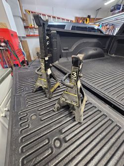 2- 3 ton jack stands