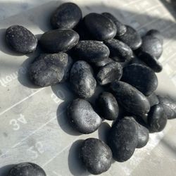 0.25” to 0.75” Black Polished Pebbles - 40 pounds bags