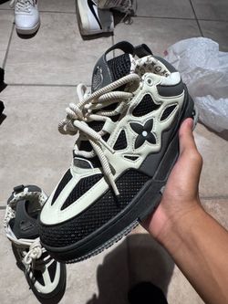 LV Skates black