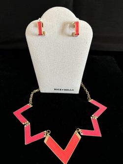 Nice By Bella. Vintage necklace and earrings set