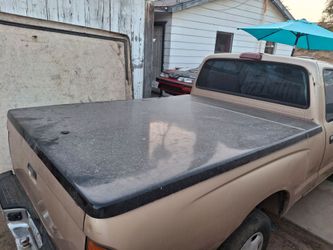 Toyota tacoma bed cover