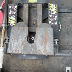 Super glide 16 K fifth wheel hitch