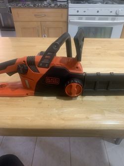 Black And Decker 15 amp electric chainsaw