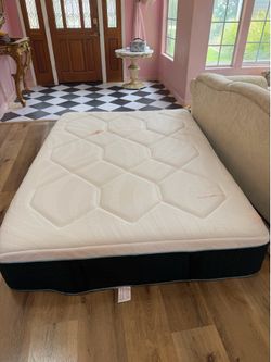 Queen Hybrid Mattress + Adjustable Power Base — $200 OBO, Must Go Today