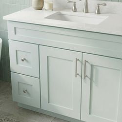 42” Bathroom Vanity – Quartz Top Included