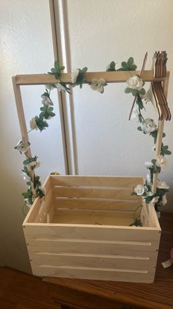 Baby shower gift basket