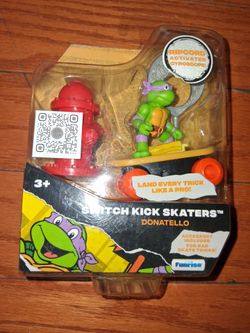 TMNT Switch Kick Skaters Donatello Figure