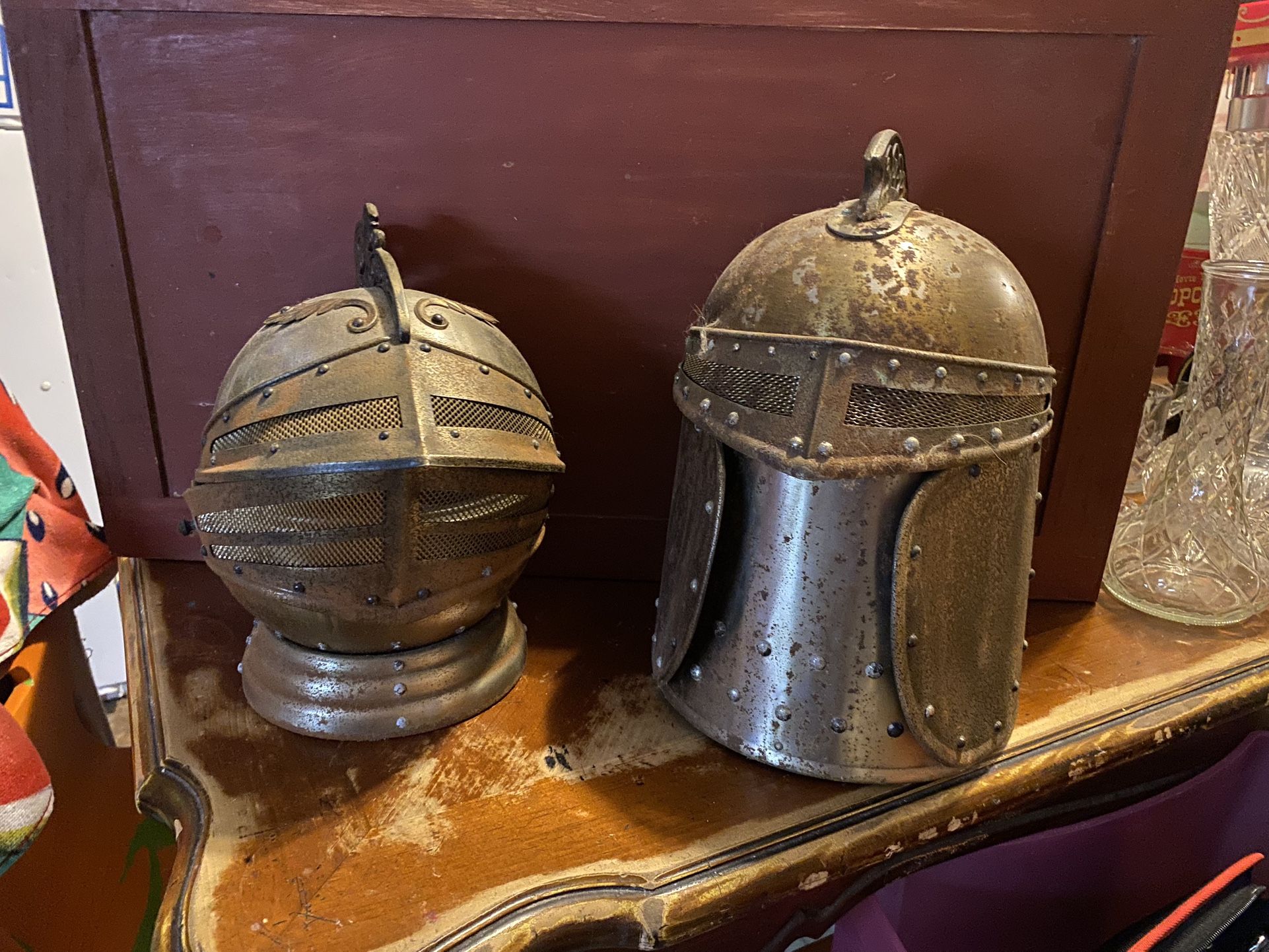 Vintage Medieval Knight's Helmet Caddy Bar Set Decanter 4 Shot Glasses & Cooler Rare