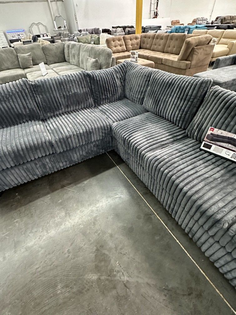 Corduroy Dark Grey Sectional. New Sectional 4-pc Nuevo Seccional De 4 Piezas Color Gris. Oscuro 4-Piece Sectional Set New sectional in a box