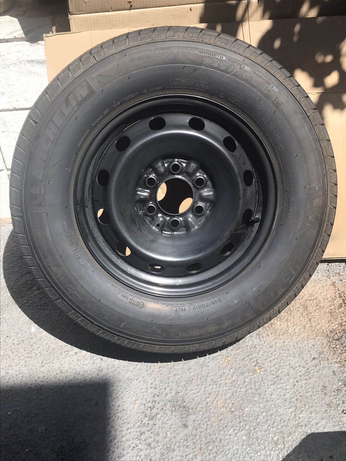 Ford - rim with Michelin tire