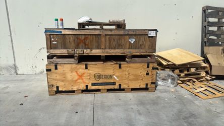Free wooden crates and free wood