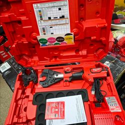 Milwaukee M18 18V Lithium-Ion Cordless FORCE LOGIC 600 MCM Crimper/Cutter