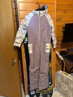 686 One-Piece Snow Suit with Camo Sleeves “L”