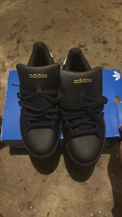 Black adidas all stars size 11