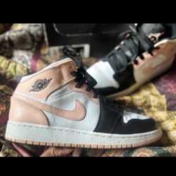 Air Jordan 1 Mid 'Crimson Tint' White/black/pink Size 6.5 Y