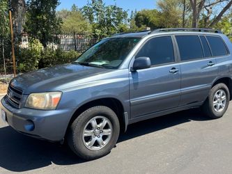 2005 Toyota Highlander 3 row seat 1 owner