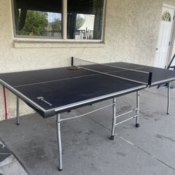 9ft x 5ft ping pong table with rackets and balls