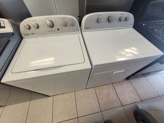 Whirlpool Washer and Gas Dryer Set