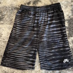 Nike Boys Shorts Size Large 