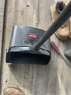 Standing Dust Pan