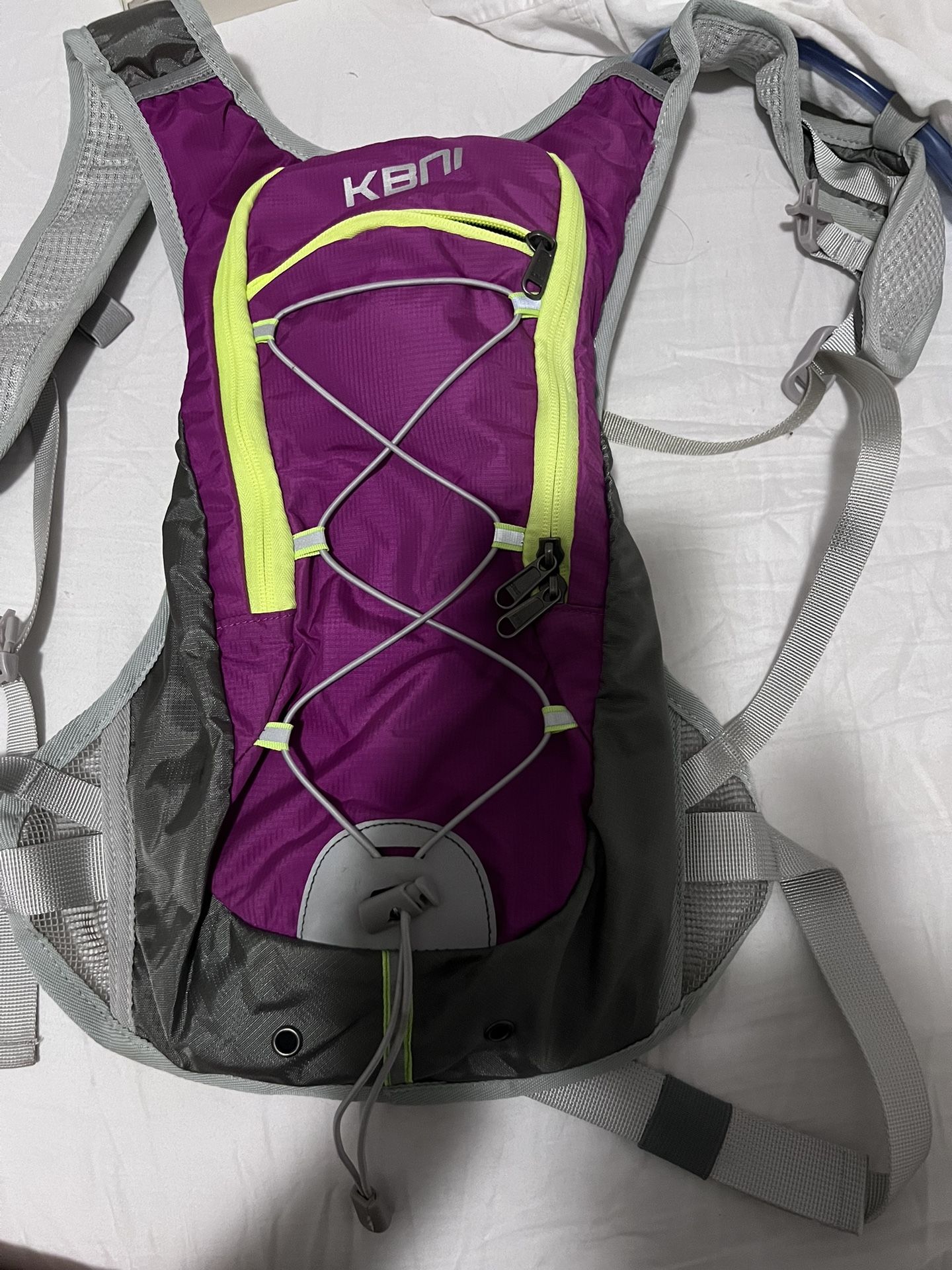 KBNI Hydration Backpack with 2L Water Bladder for Women Men Kids Doing Outdoor Running, Hiking, Camping, Skiing, Cycling