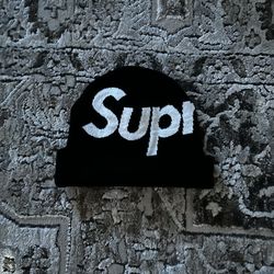 Supreme big logo beanie