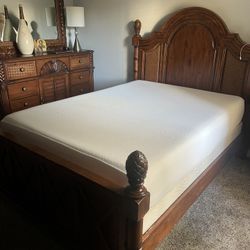 QUEEN MEMORY FOAM MATRESS