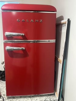 Refrigerator Galanz like new clean no scratches