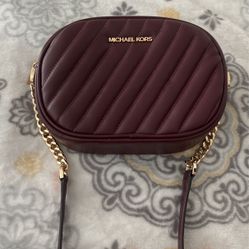 MICHAEL KORS SMALL CROSS BODY PURSE