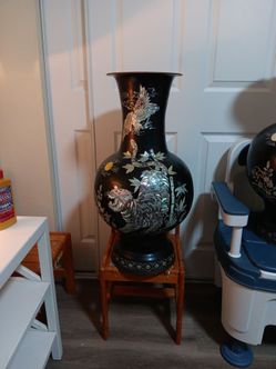Large Black Lacquer Vase with Mother of Pearl Inlay
