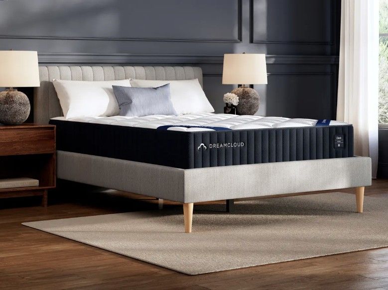DreamCloud Classic Hybrid Mattress Queen Size + Bedset