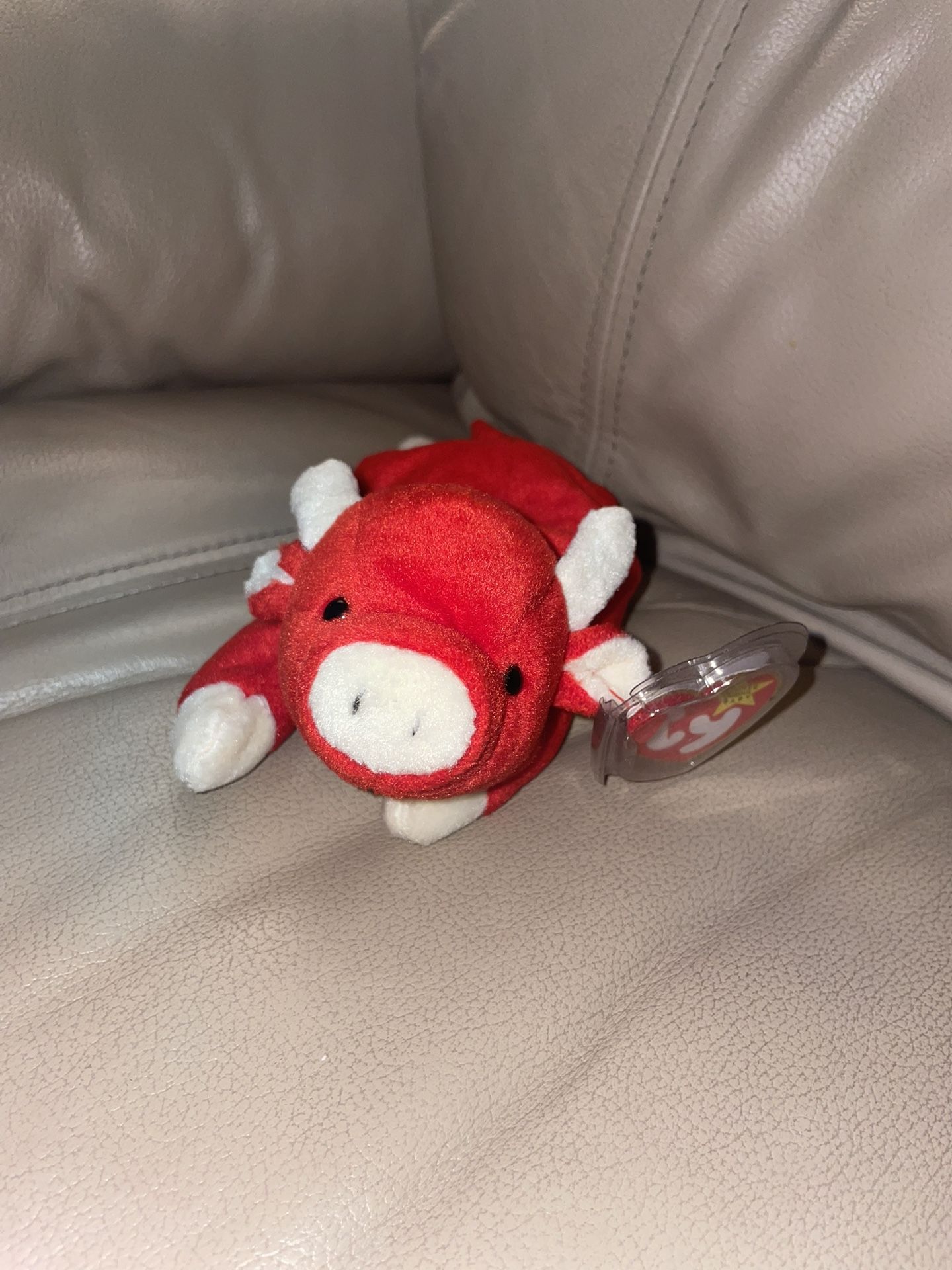 Red and White Plush Toy Ty Beanie Baby Snort The Bull Tag Protector Good Quality