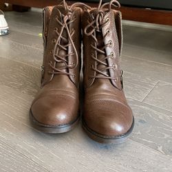 STQ Combat Boots (size 6)