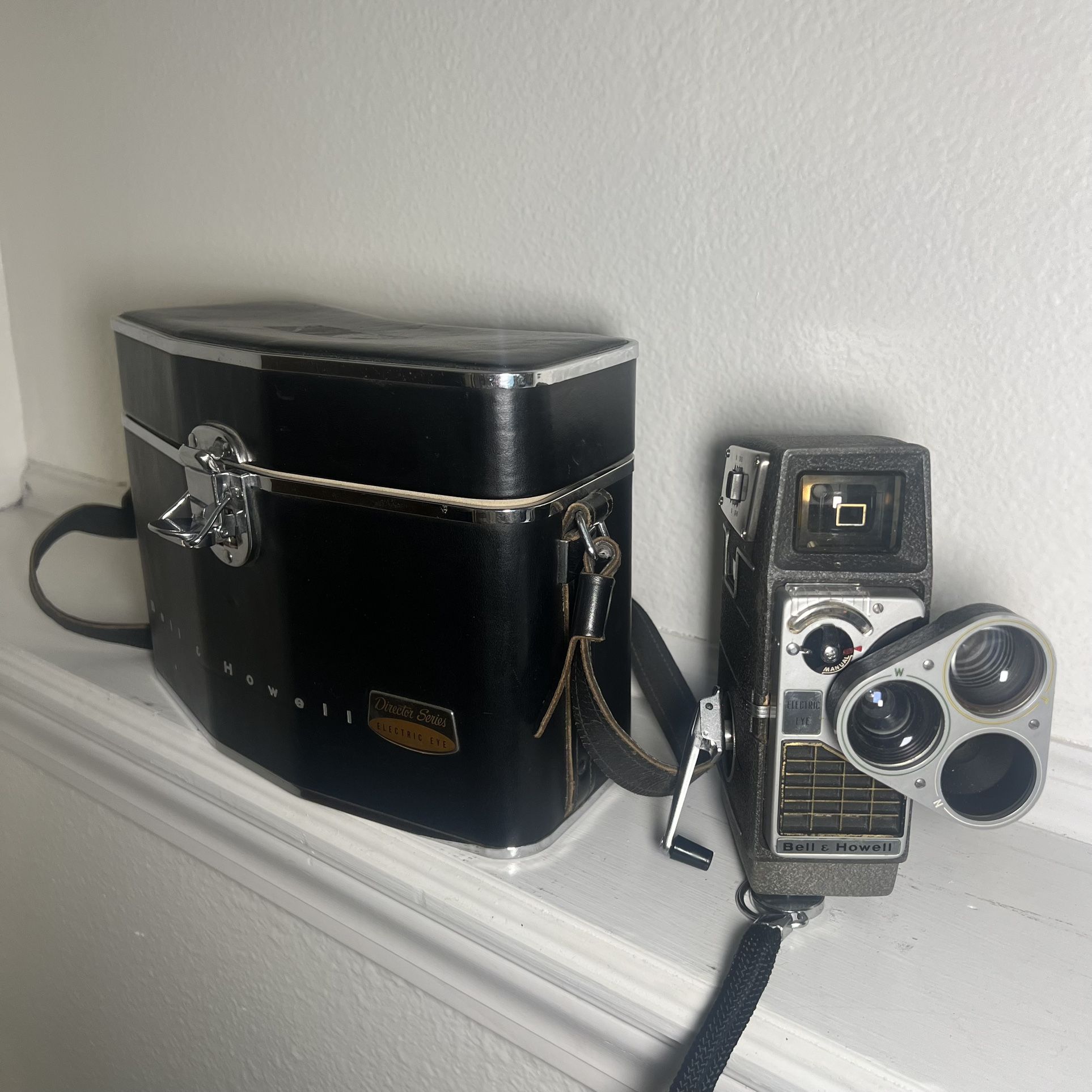Bell And Howell Electric Eye Movie Camera Triple Lense With Leather Bag Untested