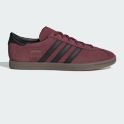 9.5M This is an Adidas Stadt shoe in burgundy suede with a gum sole. 