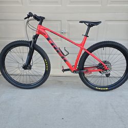 TREK MARLIN 8 MOUNTAIN BIKE, 29ER, SETUP TUBELESS, 1X12, ROCKSHOX AIR SHOCK (XLARGE FRAME)