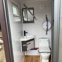 Outdoor Bathroom W/shower