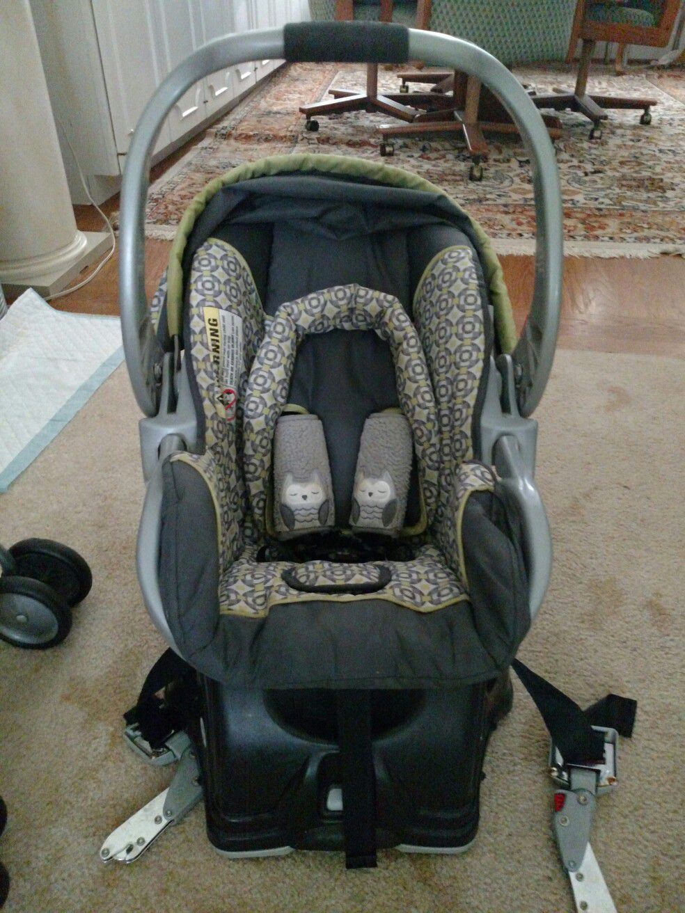 Car Seat. Infant. Good condition. Ready to go.