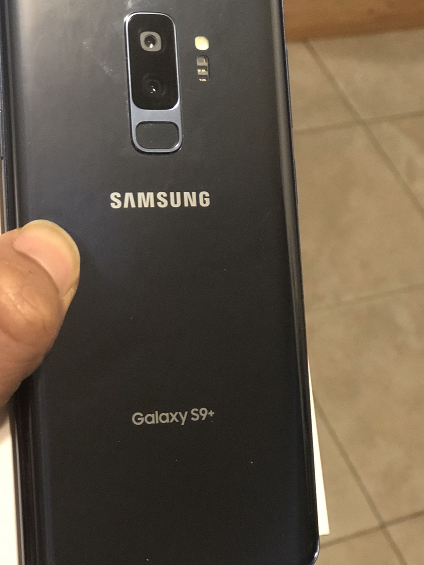 Samsung galaxy s9 plus (64 Gb)unlocked , Sold with store warranty Cell phones & Accessories
