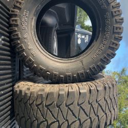 33x12.50x17 Mickey Thompsons 