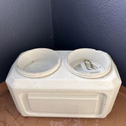 Gamma Elevated Storage Feeder 