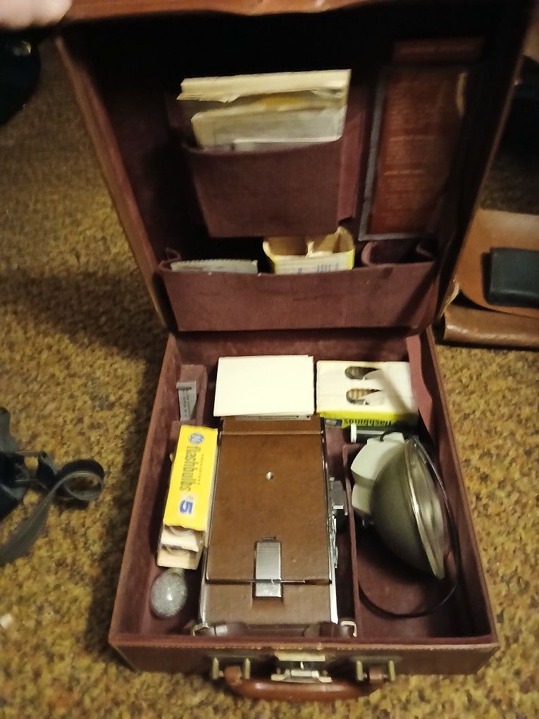 Alot of Vintage Cameras/Movie Equipment $275