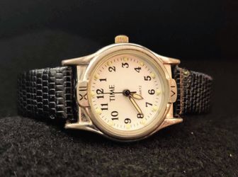 TIME Magazine Vintage Women’s Watch New Battery Leather Band Excellent Condition new battery installed